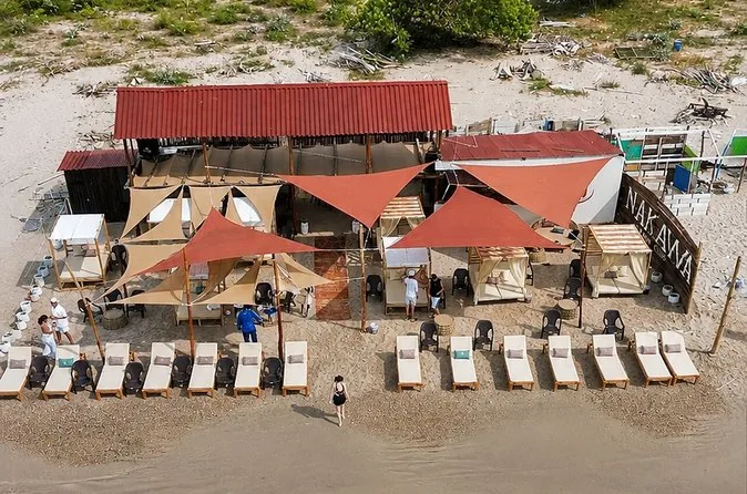 Nakawa Strandtag mit Mittagessen & Getränken